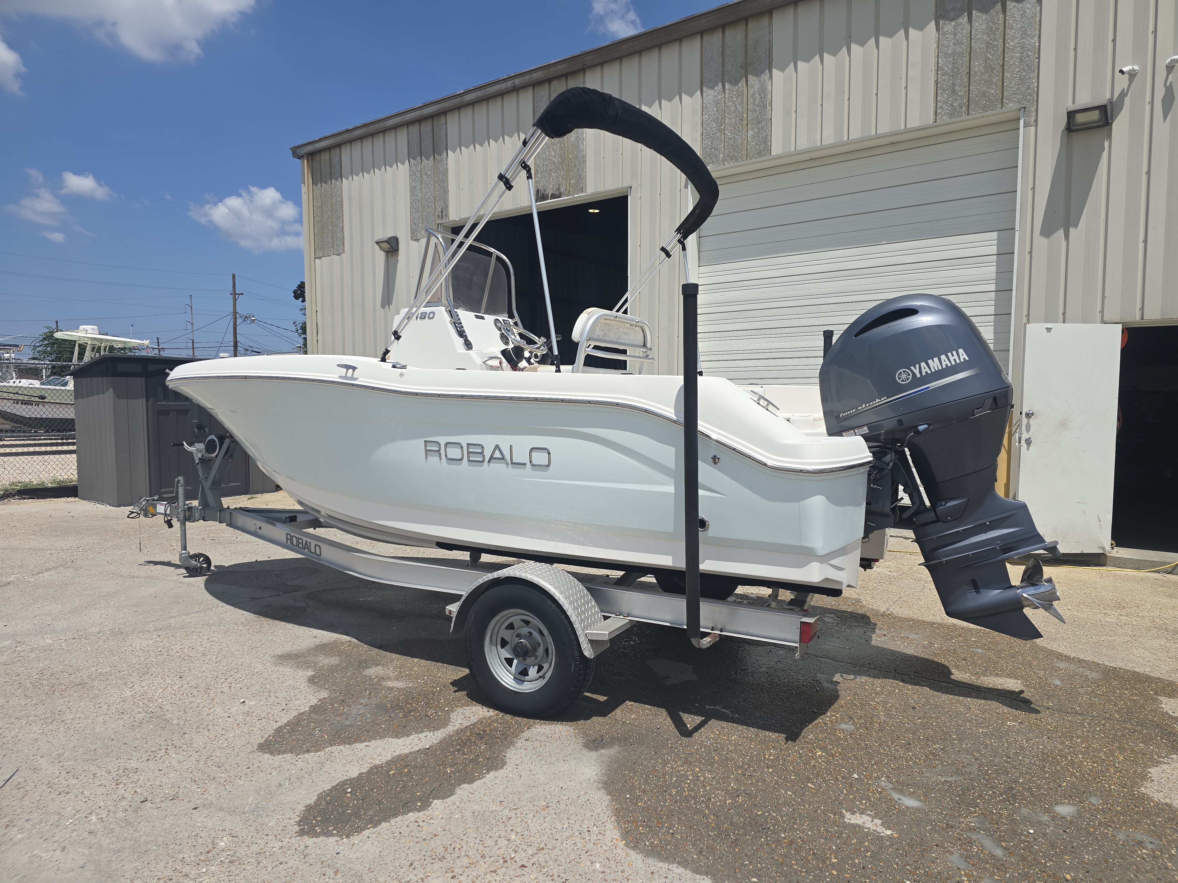 2020 Robalo Center Console Boat