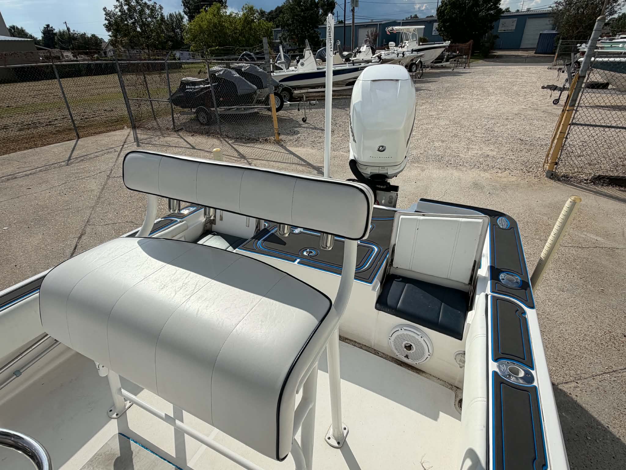 2016 Contender 25 Bay Bay Boats